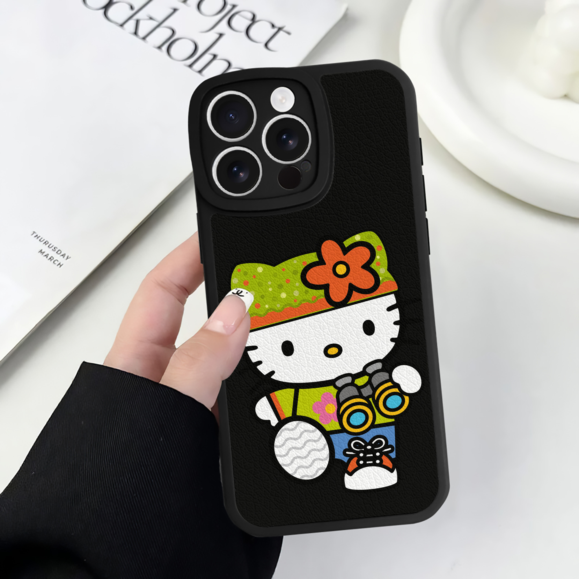 （画像用） Hello Kitty ハローキティ 【iPhone 16シリーズ対応】シリコンスマホケース（レザー調） 材質：シリコン